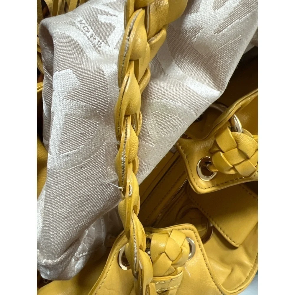 MICHAEL KORS SIGNATURE YELLOW HANDBAG